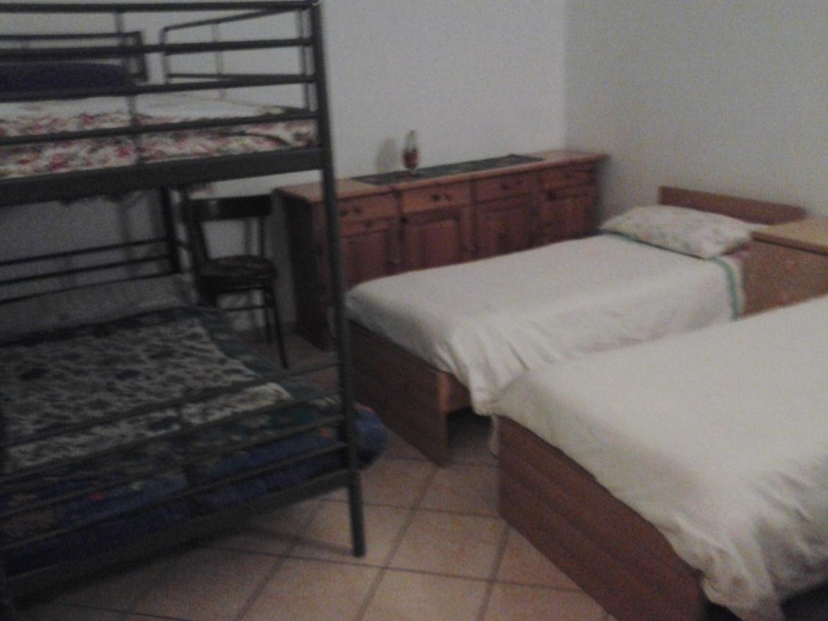 Lontani Da Casa Bed & Breakfast Borgofranco d'Ivrea ภายนอก รูปภาพ