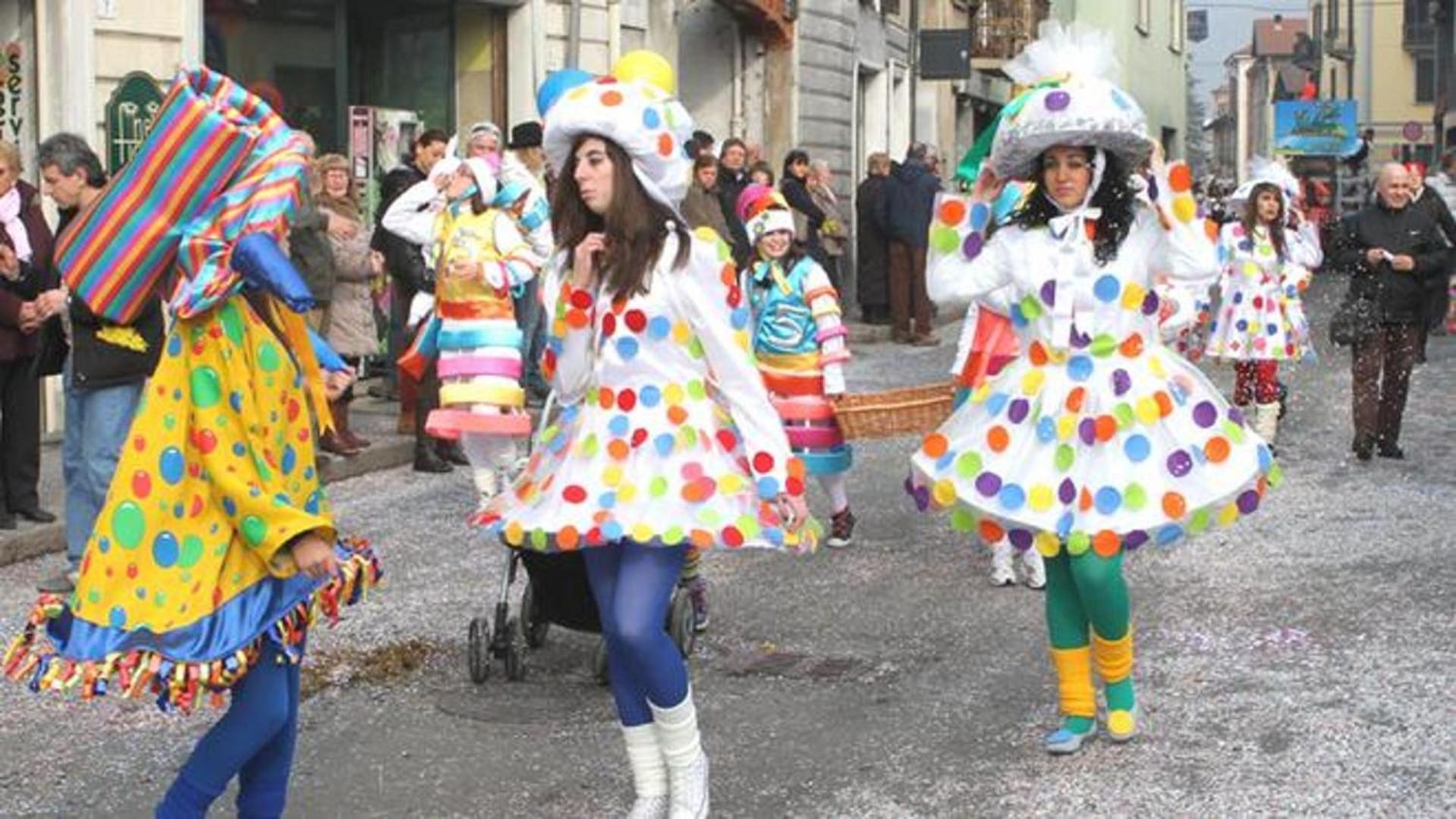 Lontani Da Casa Bed & Breakfast Borgofranco d'Ivrea ภายนอก รูปภาพ